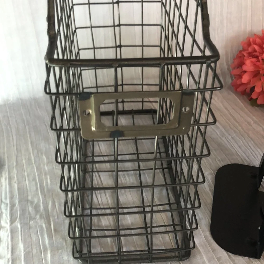Lot 3 metal book ends black & beige & large metal wire mesh filing storage box